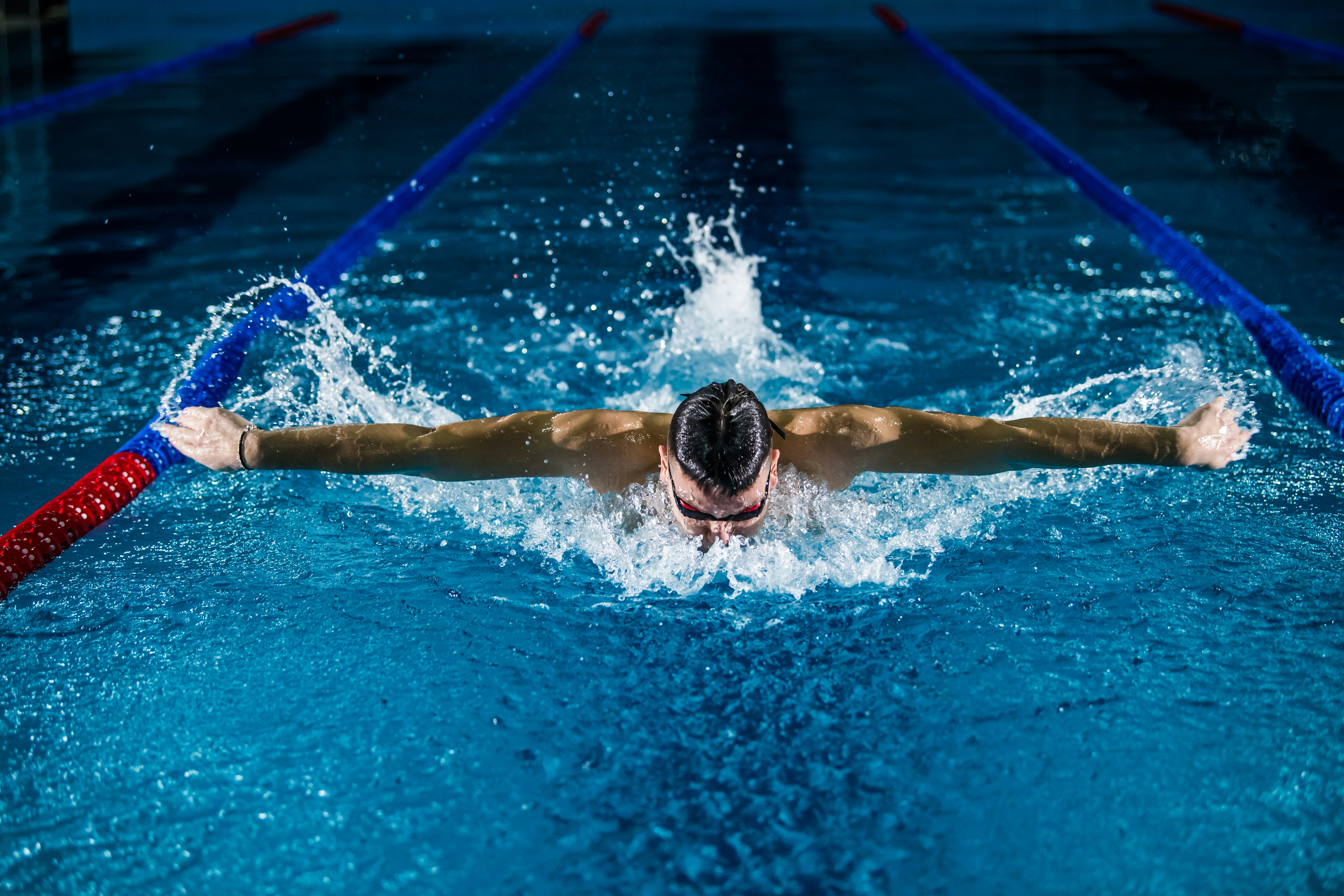 Piscine olympique intérieure